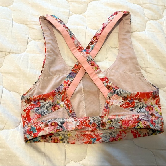 Lululemon sports bra size 4/6 - Picture 2 of 2